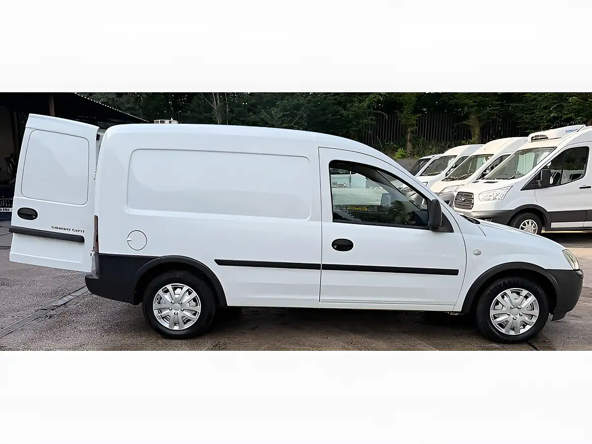 Used 2011 Vauxhall Combo Panel Van White - Interior and Exterior details 13