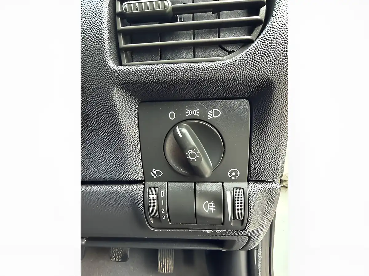 Used 2011 Vauxhall Combo Panel Van White - Interior and Exterior details 15