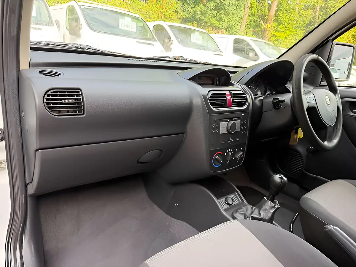 Used 2011 Vauxhall Combo Panel Van White - Interior and Exterior details 16
