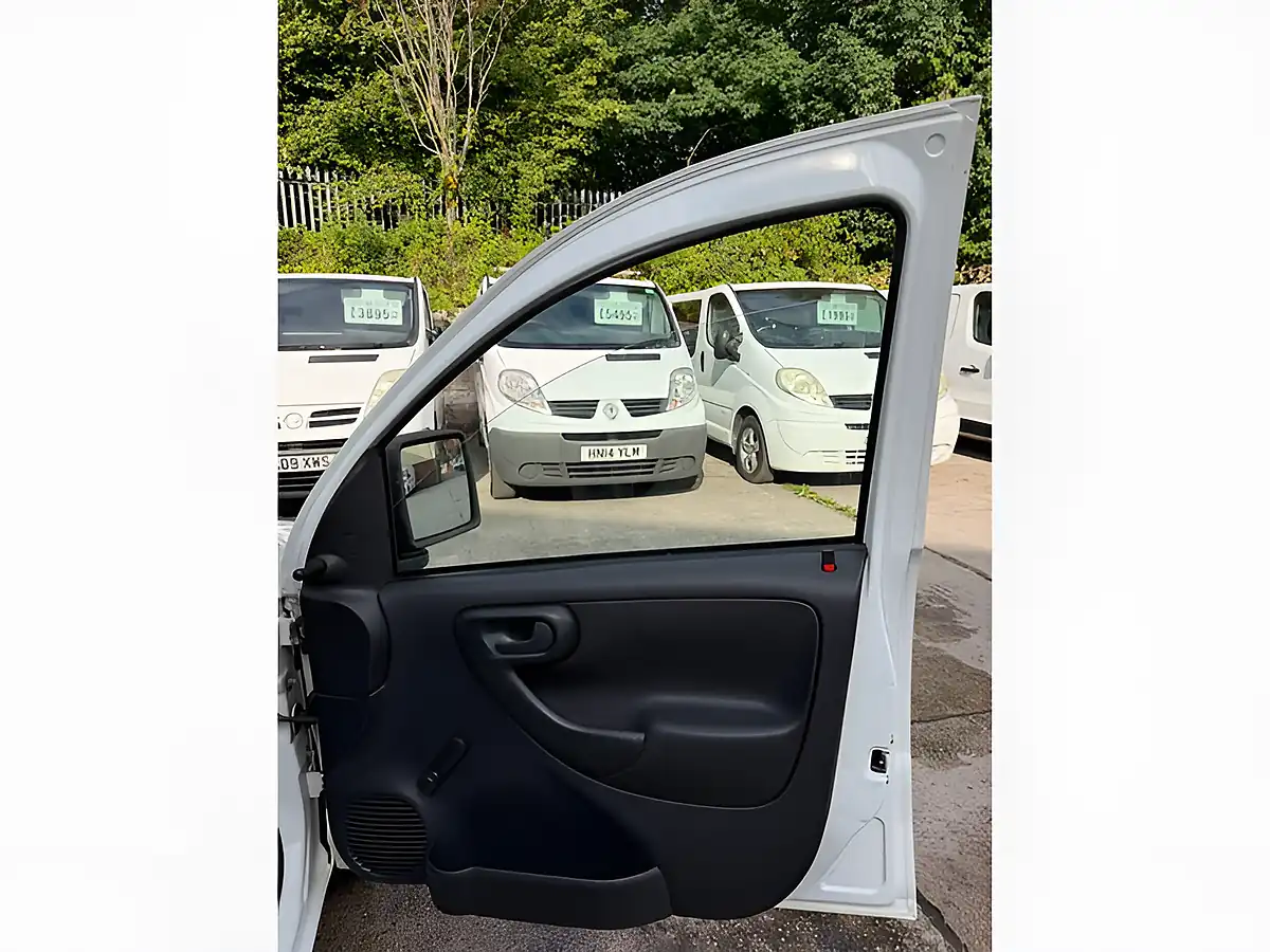 Used 2011 Vauxhall Combo Panel Van White - Interior and Exterior details 19