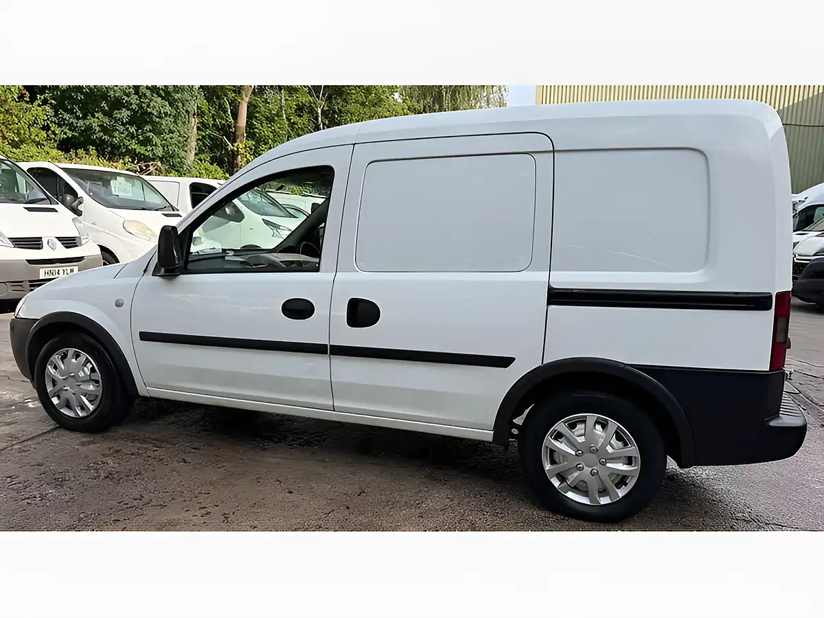 Used 2011 Vauxhall Combo Panel Van White - Interior and Exterior details 20