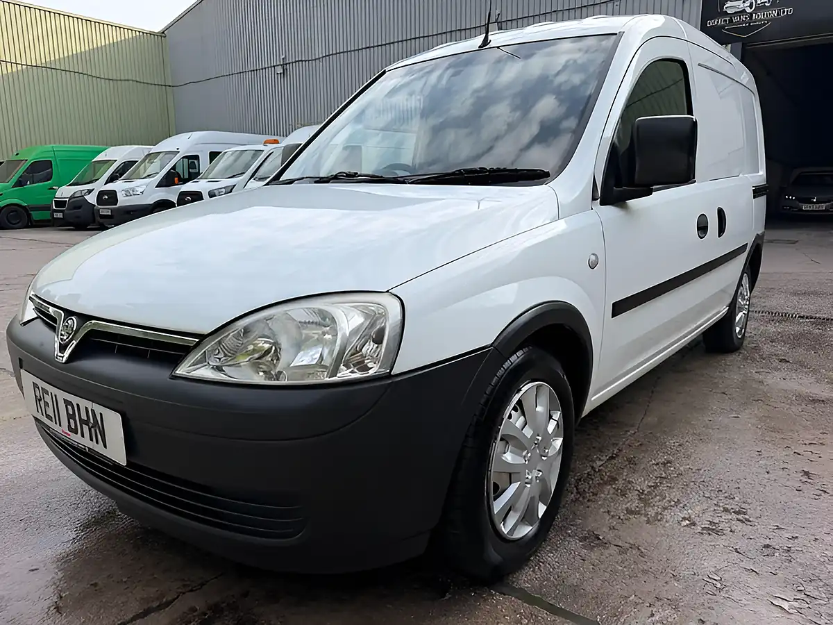 Used 2011 Vauxhall Combo Panel Van White - Interior and Exterior details 3