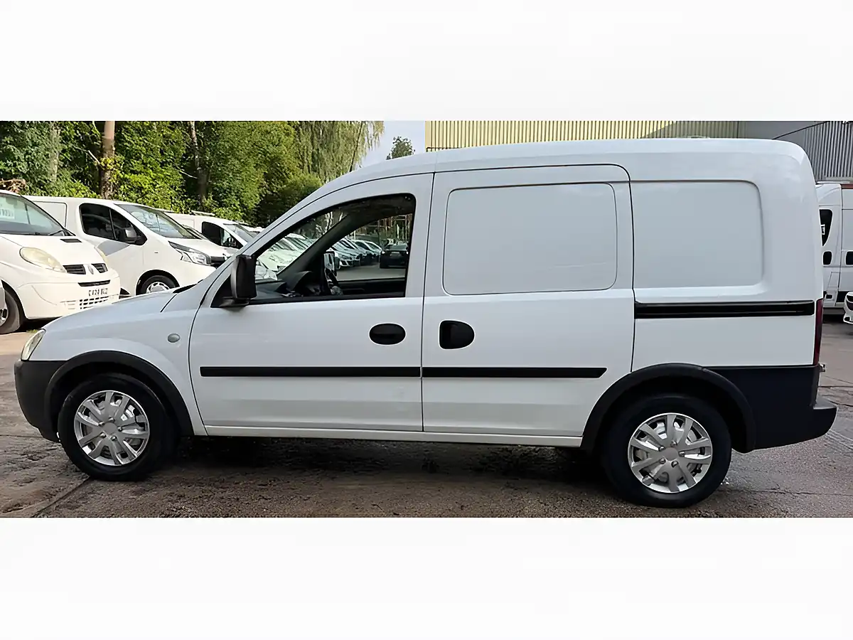 Used 2011 Vauxhall Combo Panel Van White - Interior and Exterior details 4