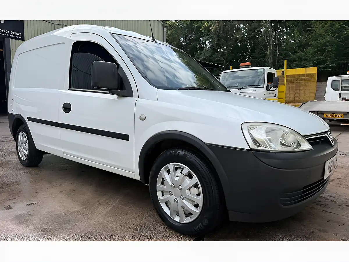 Used 2011 Vauxhall Combo Panel Van White - Interior and Exterior details 5
