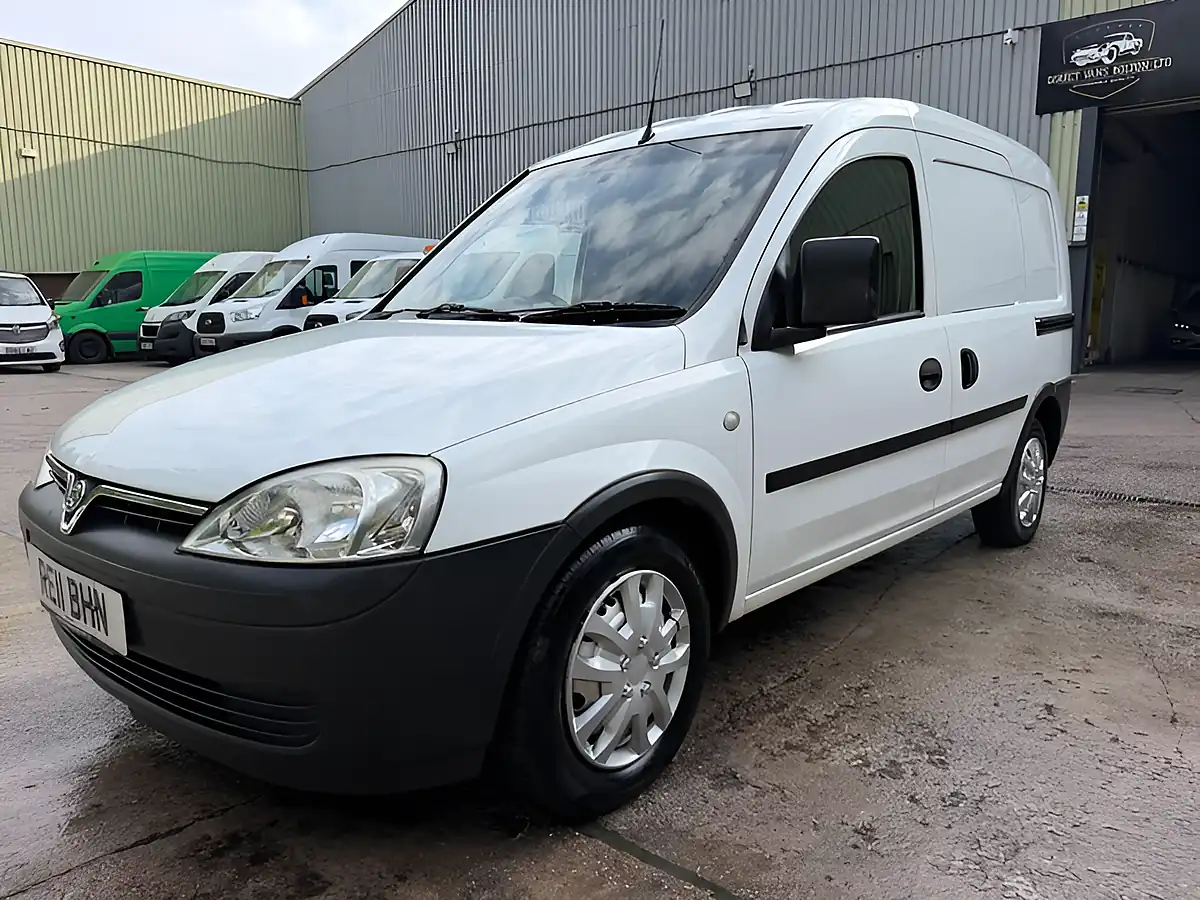 Used 2011 Vauxhall Combo Panel Van White - Interior and Exterior details 7