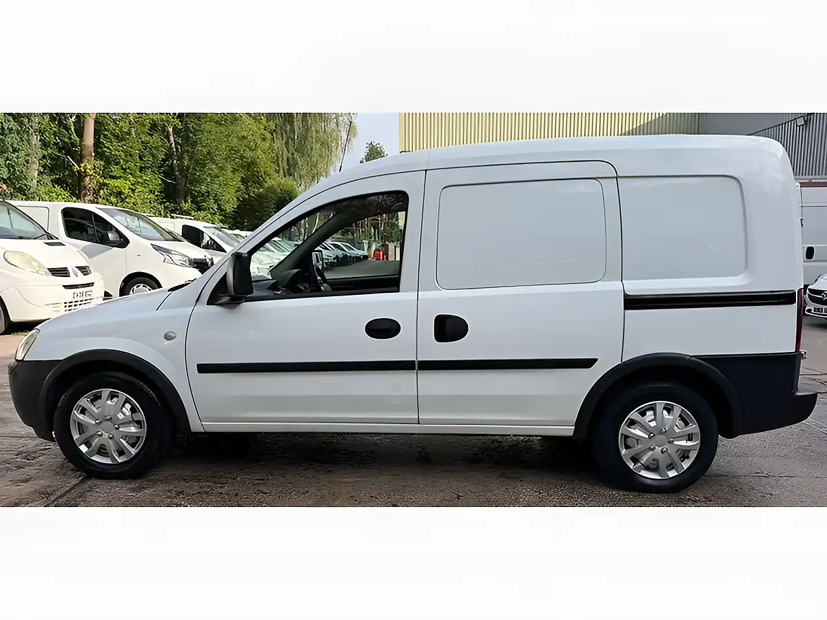 Used 2011 Vauxhall Combo Panel Van White - Interior and Exterior details 9