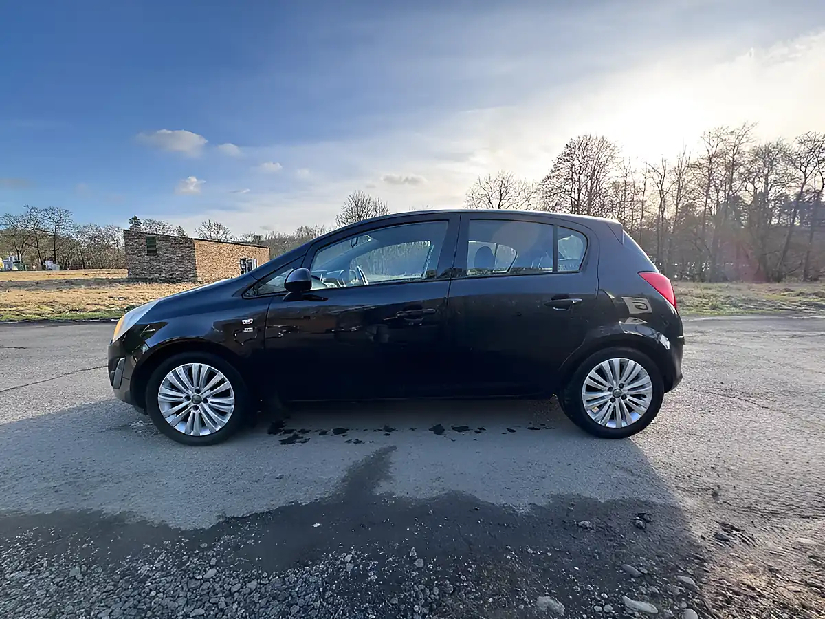 Used 2011 Vauxhall Corsa Excite Black - Interior and Exterior details 6