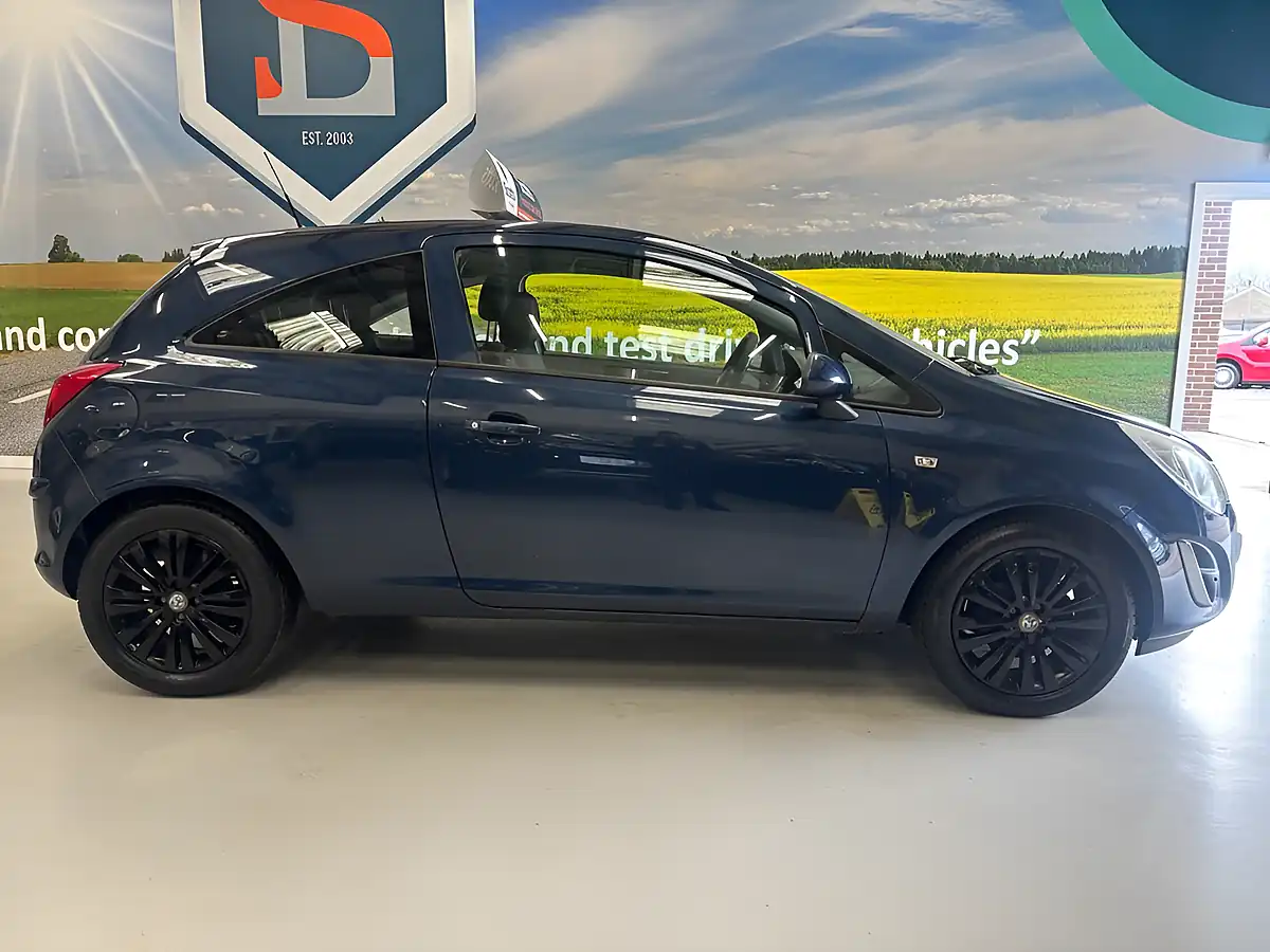 Used 2011 Vauxhall Corsa Excite Blue - Interior and Exterior details 4