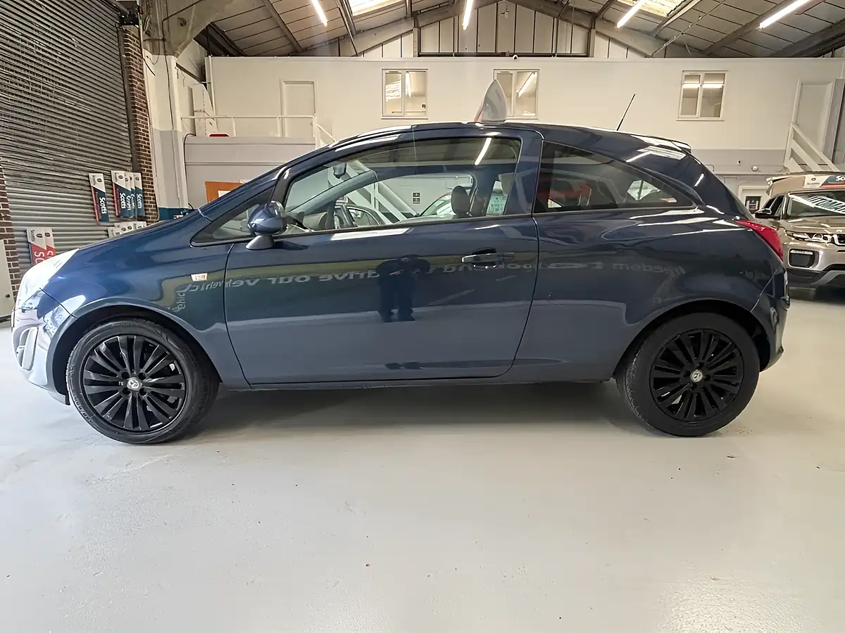 Used 2011 Vauxhall Corsa Excite Blue - Interior and Exterior details 9
