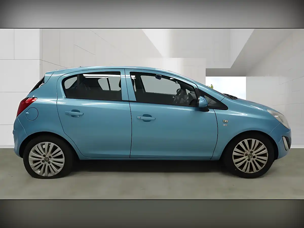 Used 2011 Vauxhall Corsa Excite Blue - Interior and Exterior details 5
