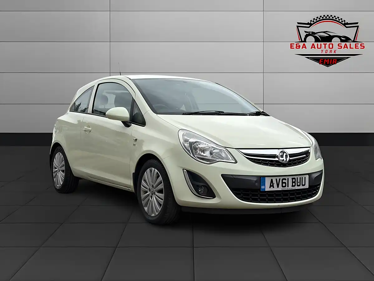 Used 2011 Vauxhall Corsa Excite Green - Front View