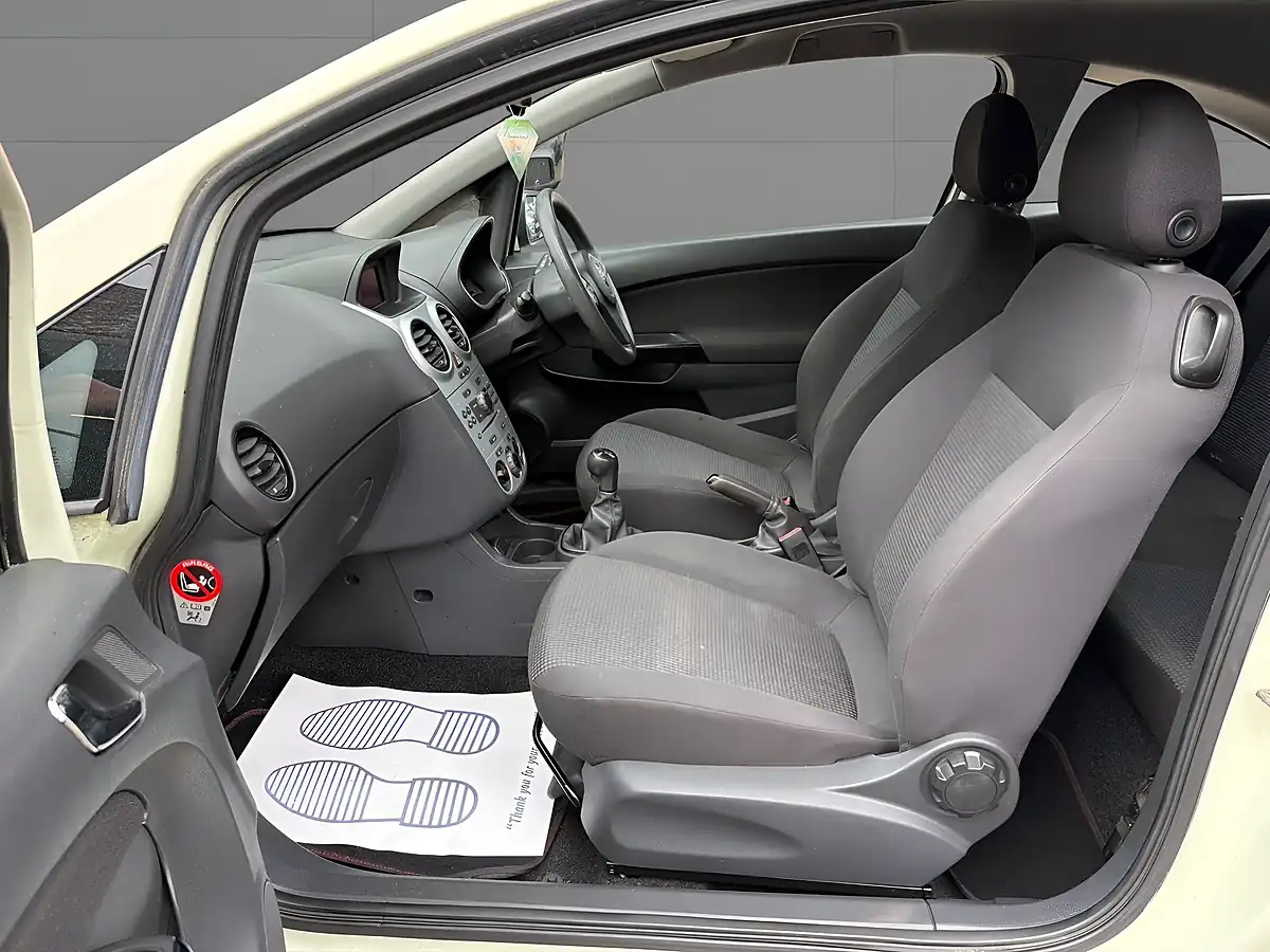 Used 2011 Vauxhall Corsa Excite Green - Interior and Exterior details 11