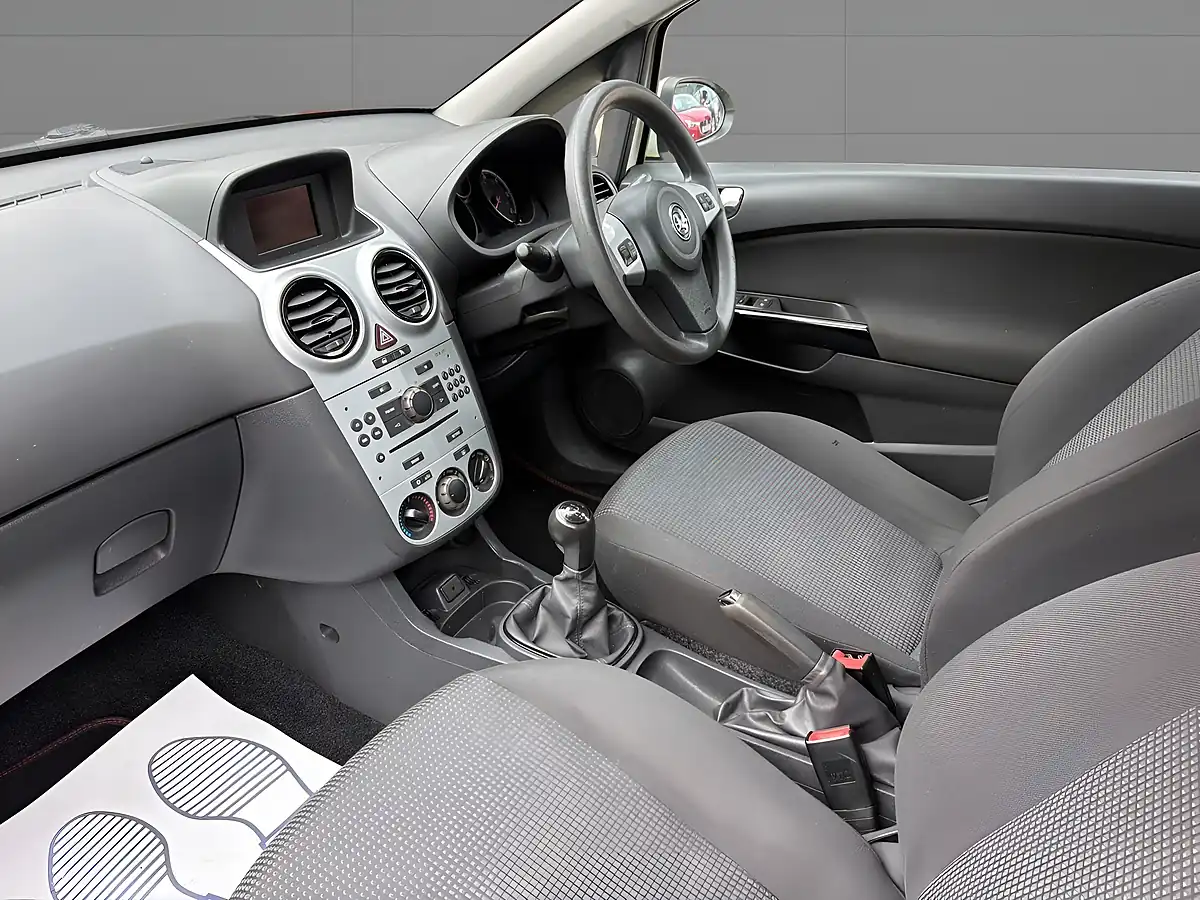 Used 2011 Vauxhall Corsa Excite Green - Interior and Exterior details 13