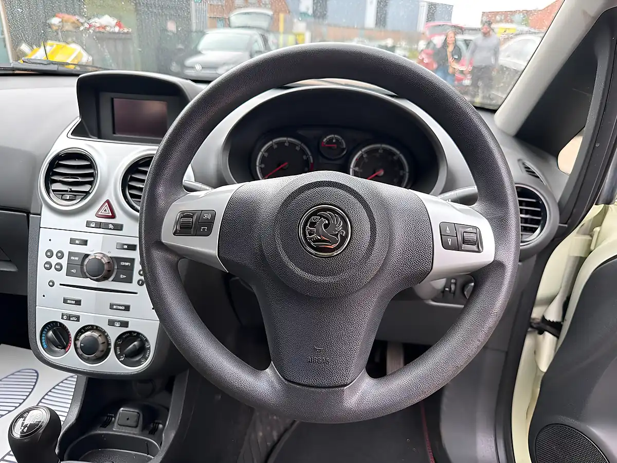 Used 2011 Vauxhall Corsa Excite Green - Interior and Exterior details 16