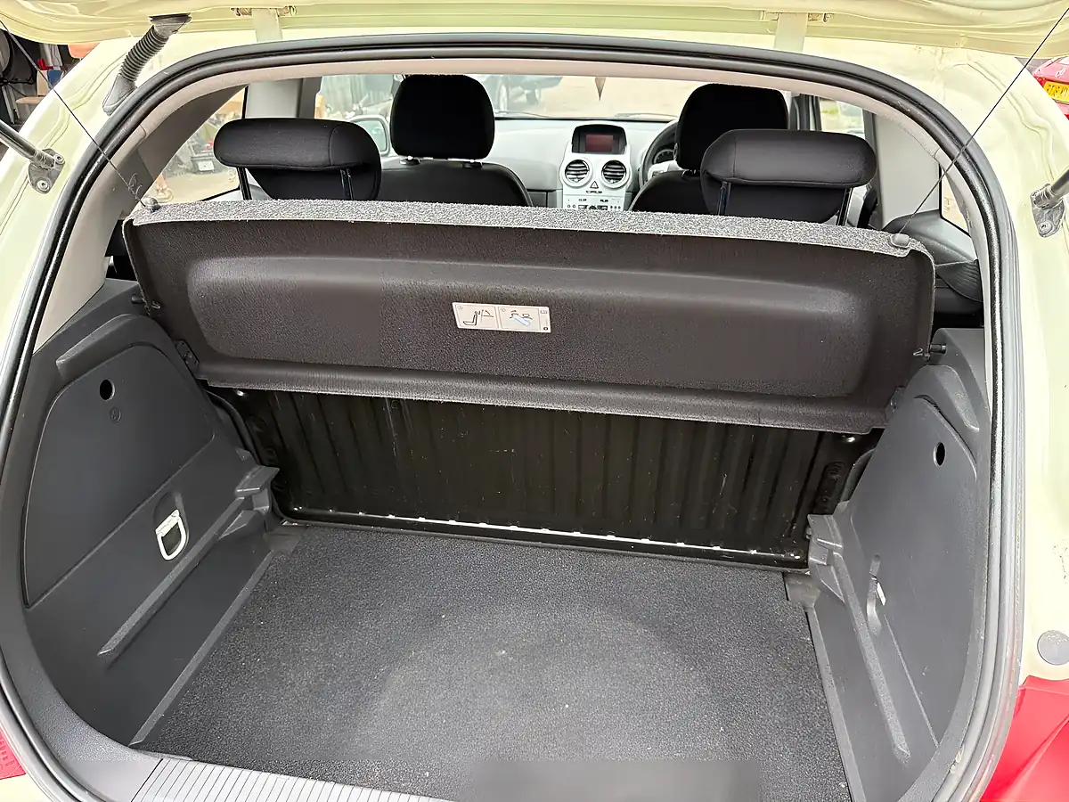 Used 2011 Vauxhall Corsa Excite Green - Interior and Exterior details 17