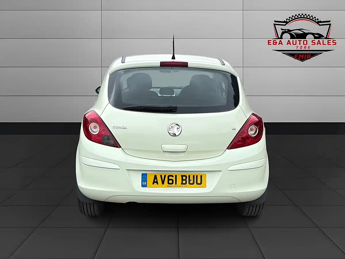 Used 2011 Vauxhall Corsa Excite Green - Interior and Exterior details 6