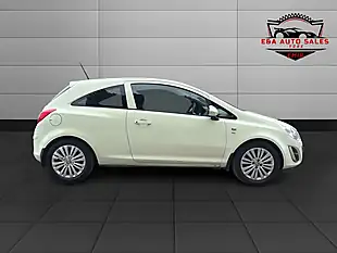 Used 2011 Vauxhall Corsa Excite Green - Interior and Exterior details 8