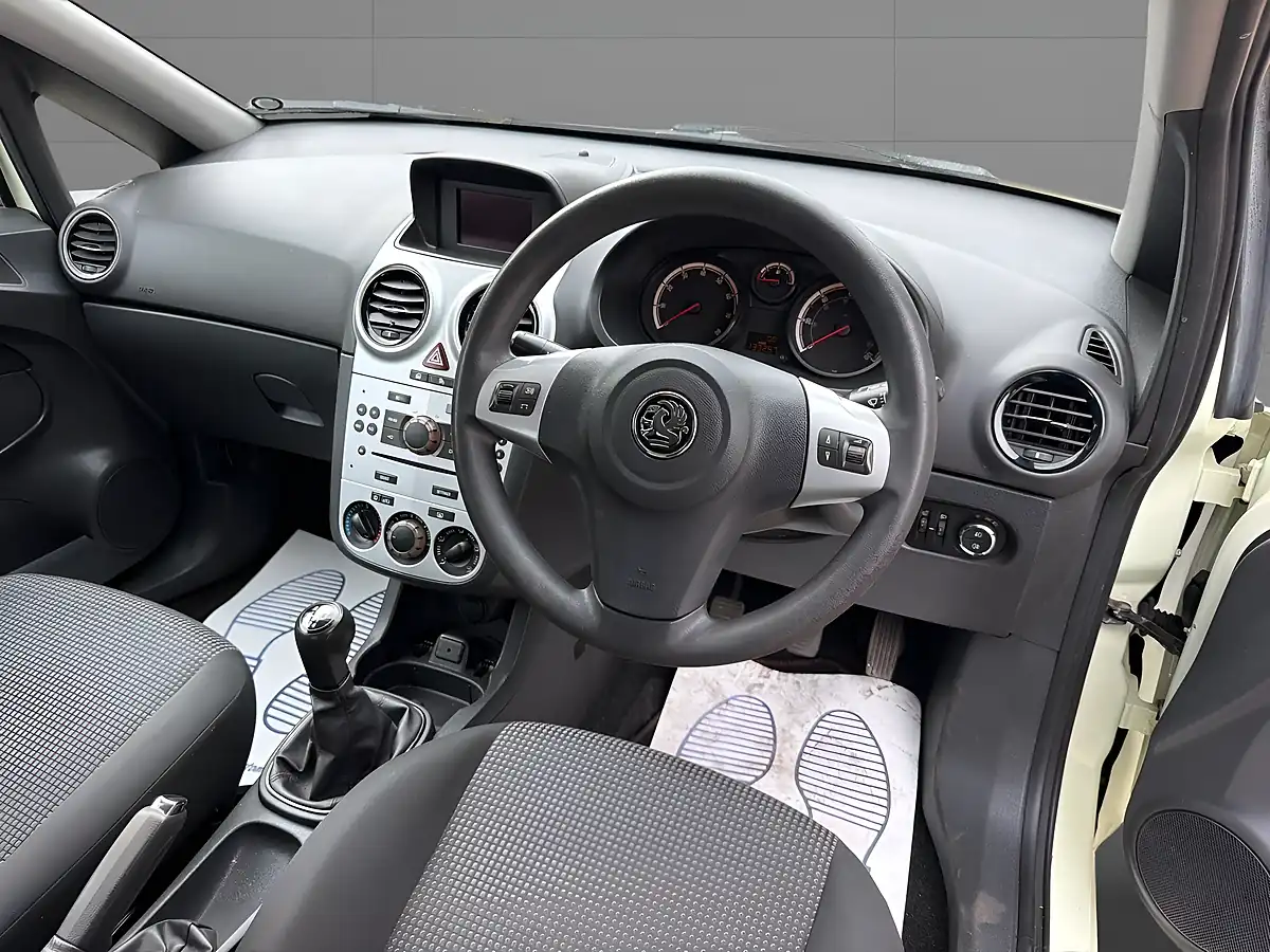 Used 2011 Vauxhall Corsa Excite Green - Interior and Exterior details 9