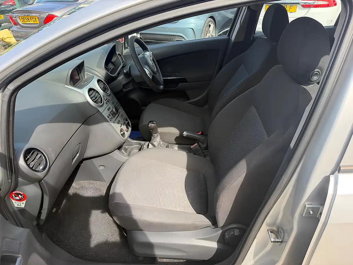 Used 2011 Vauxhall Corsa Excite Silver - Interior and Exterior details 11