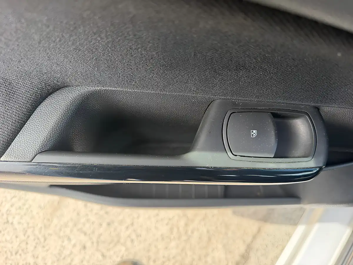 Used 2011 Vauxhall Corsa Excite Silver - Interior and Exterior details 17