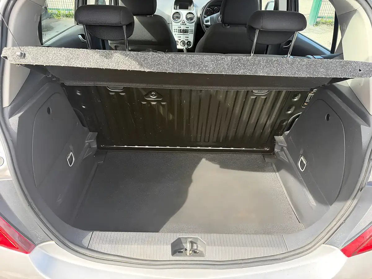 Used 2011 Vauxhall Corsa Excite Silver - Interior and Exterior details 19