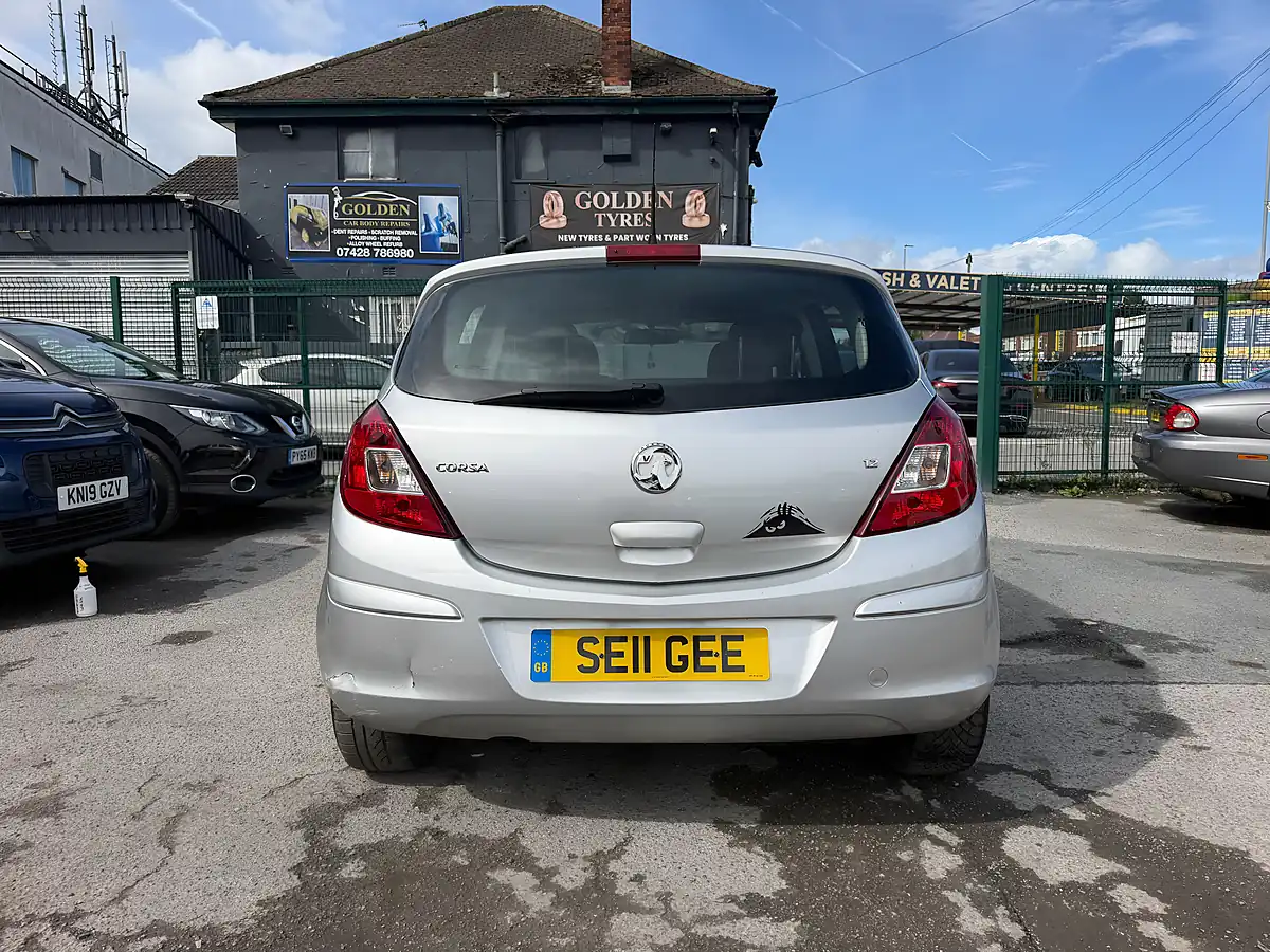 Used 2011 Vauxhall Corsa Excite Silver - Interior and Exterior details 4