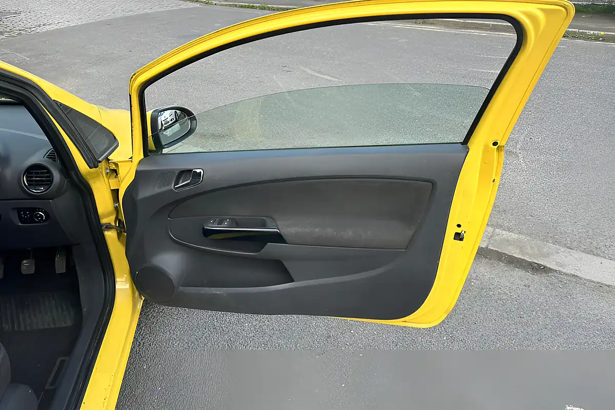 Used 2011 Vauxhall Corsa Excite Yellow - Interior and Exterior details 15