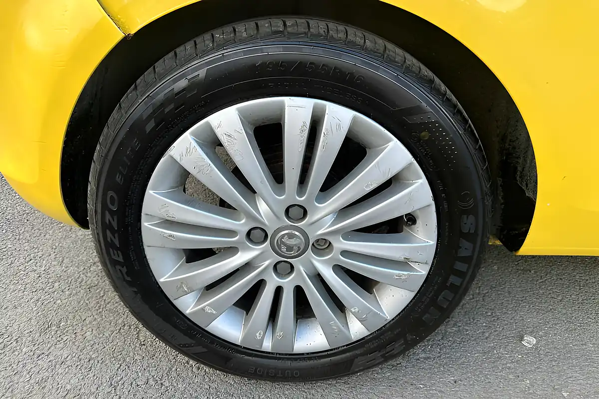 Used 2011 Vauxhall Corsa Excite Yellow - Interior and Exterior details 16