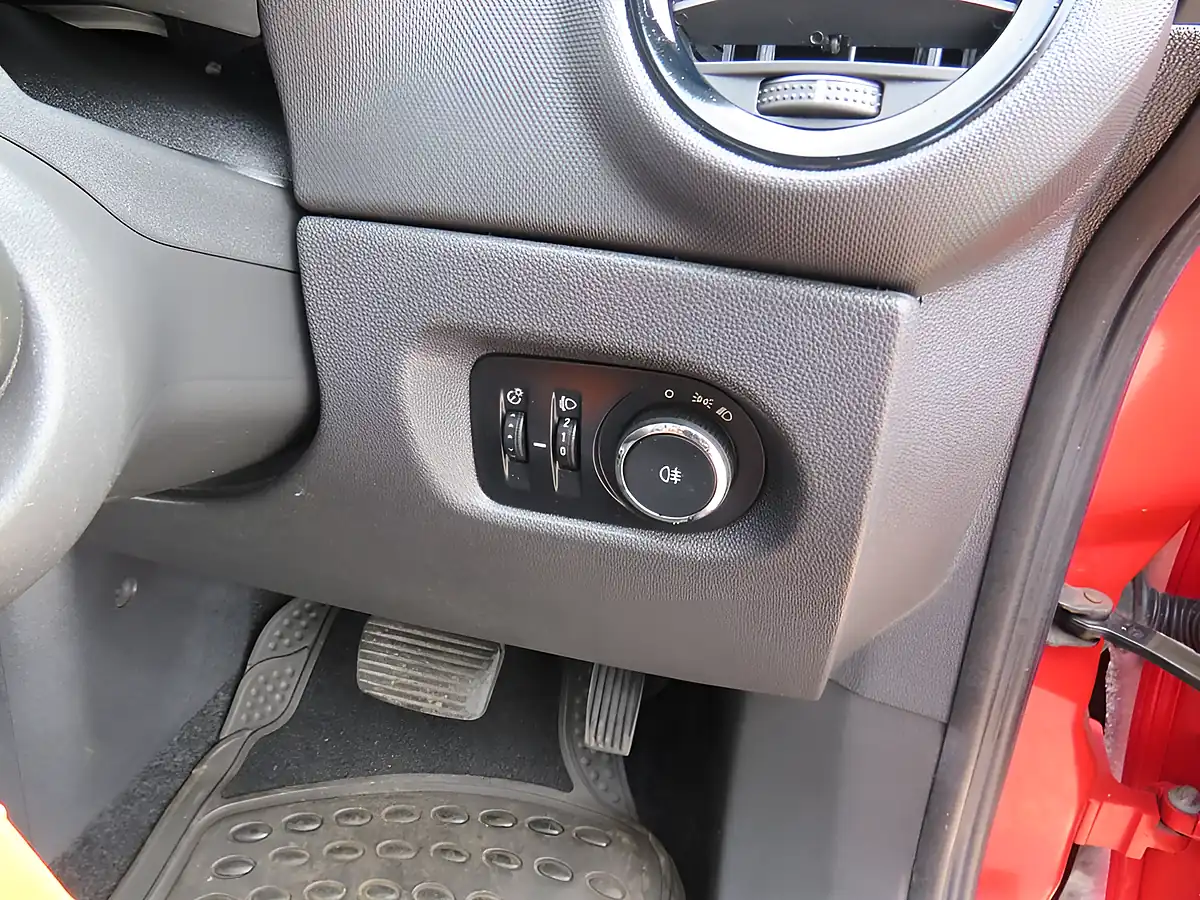 Used 2011 Vauxhall Corsa Exclusiv Red - Interior and Exterior details 14