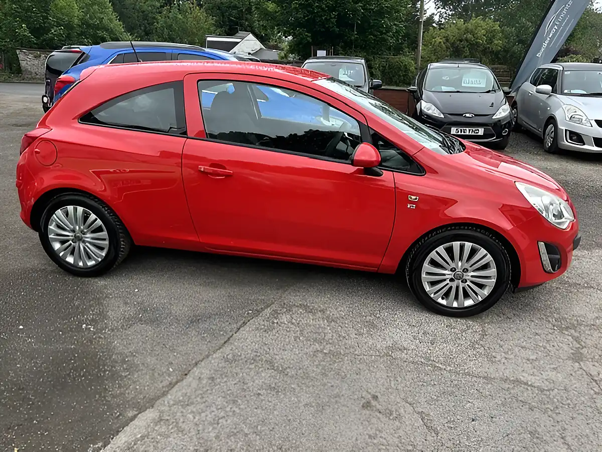 Used 2011 Vauxhall Corsa Red - Interior and Exterior details 6