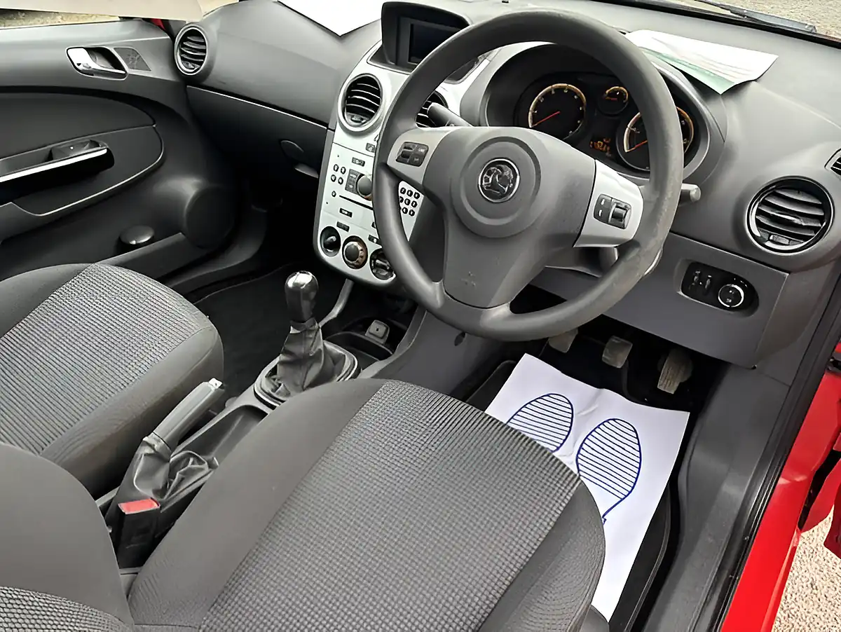 Used 2011 Vauxhall Corsa Red - Interior and Exterior details 7