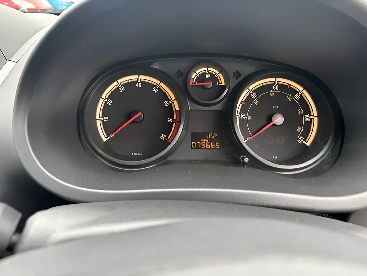Used 2011 Vauxhall Corsa Red - Interior and Exterior details 8