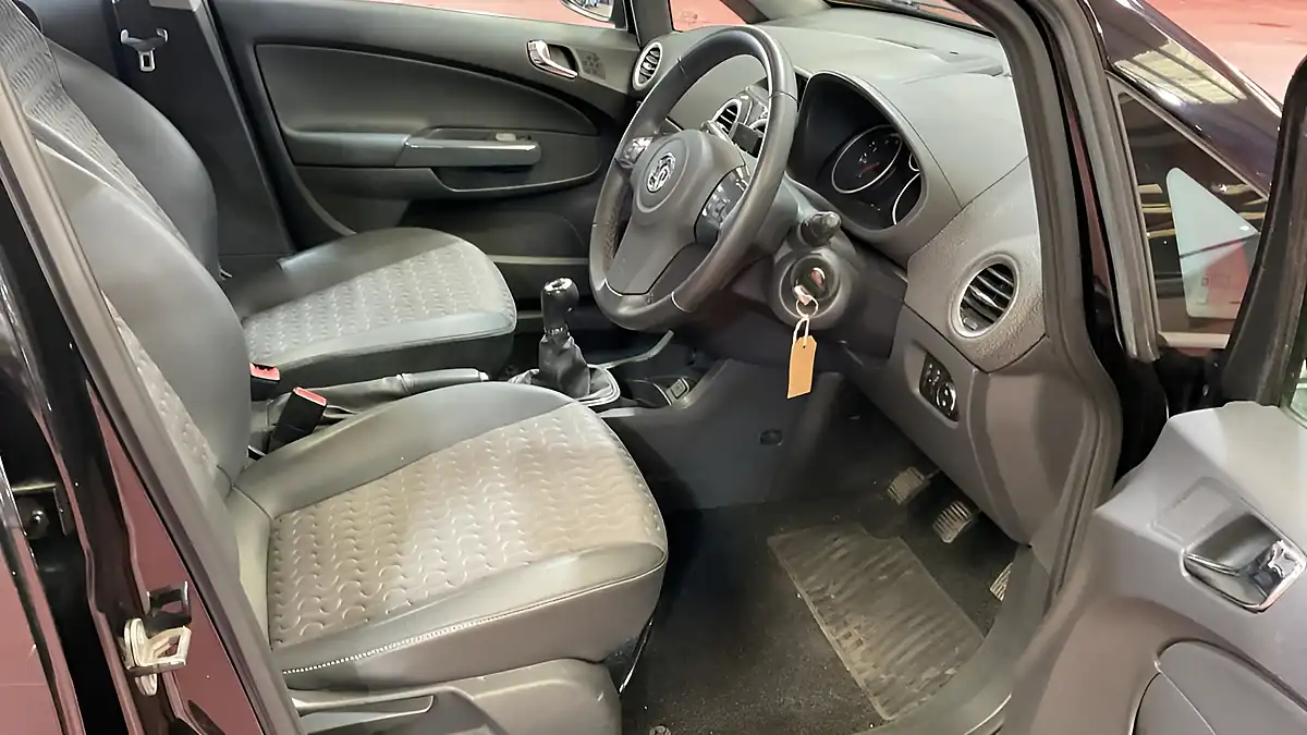Used 2011 Vauxhall Corsa Se Black - Interior and Exterior details 5