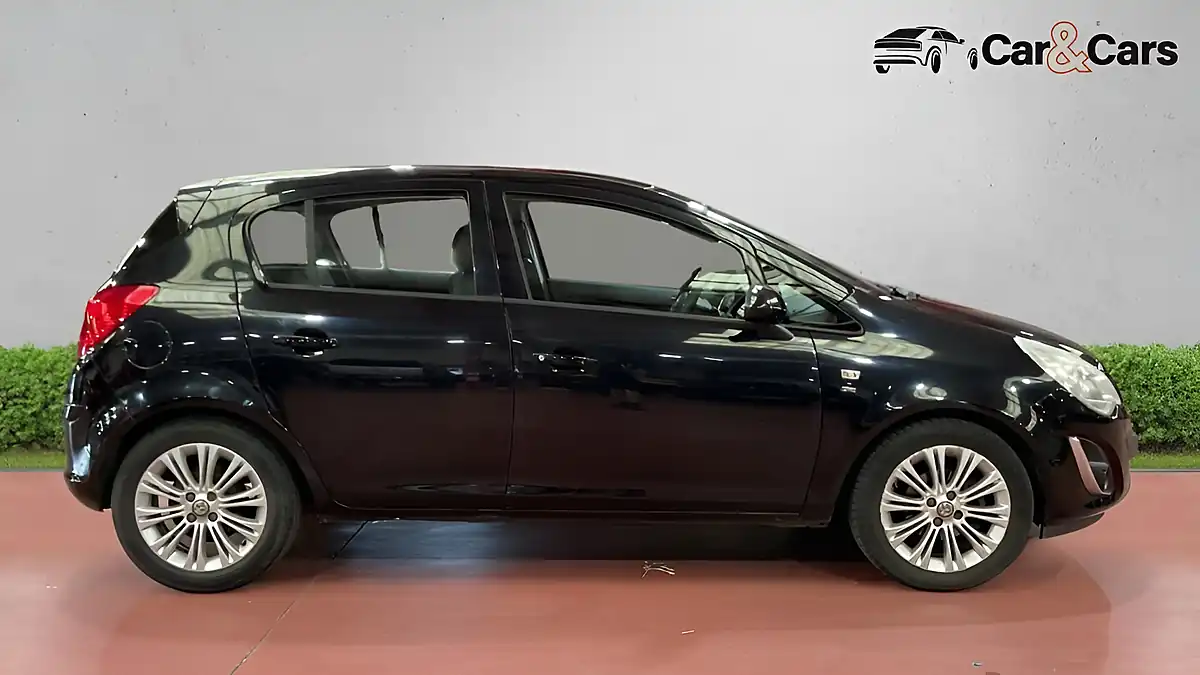 Used 2011 Vauxhall Corsa Se Black - Interior and Exterior details 6