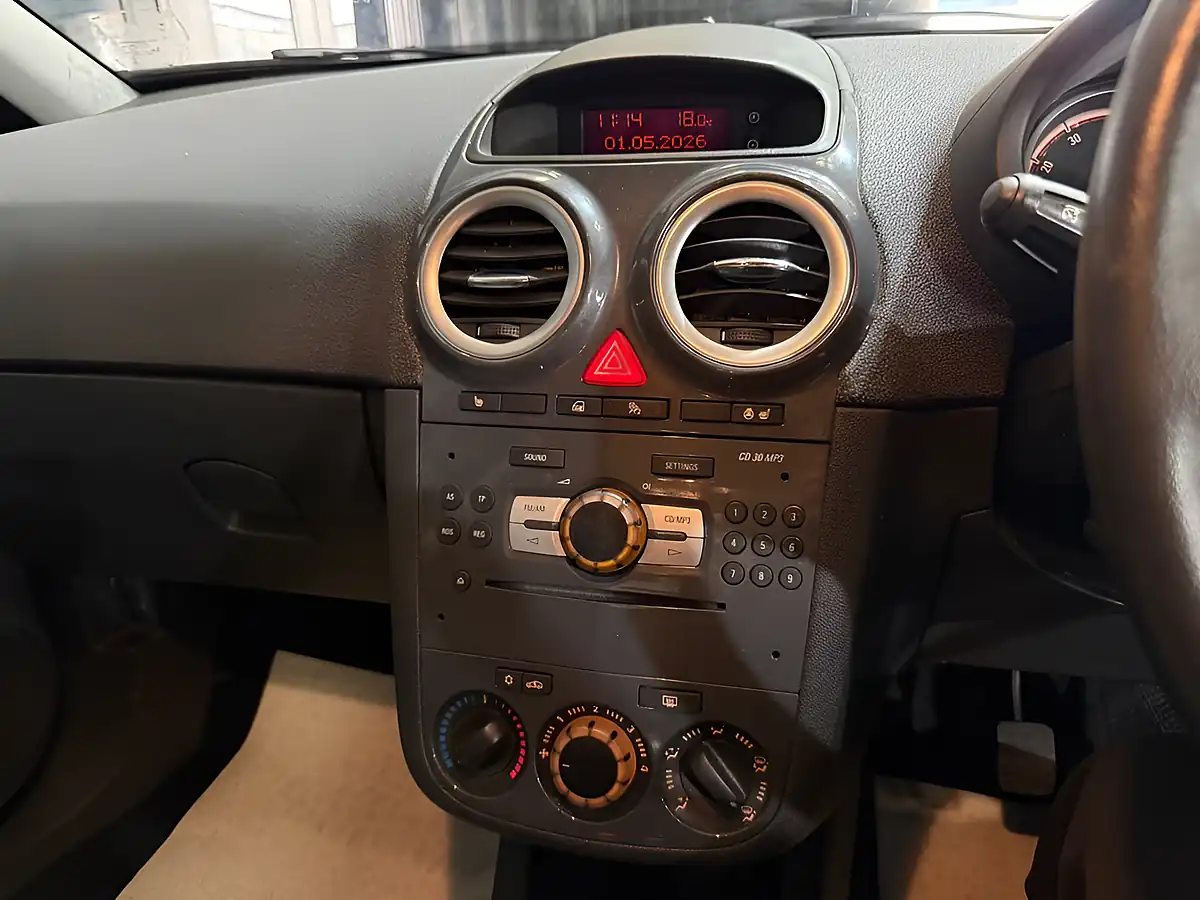 Used 2011 Vauxhall Corsa Se Black - Interior and Exterior details 15