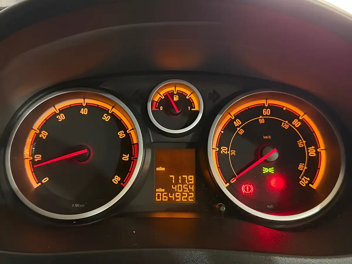 Used 2011 Vauxhall Corsa Se Black - Interior and Exterior details 18