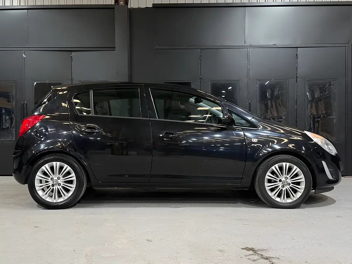 Used 2011 Vauxhall Corsa Se Black - Interior and Exterior details 4