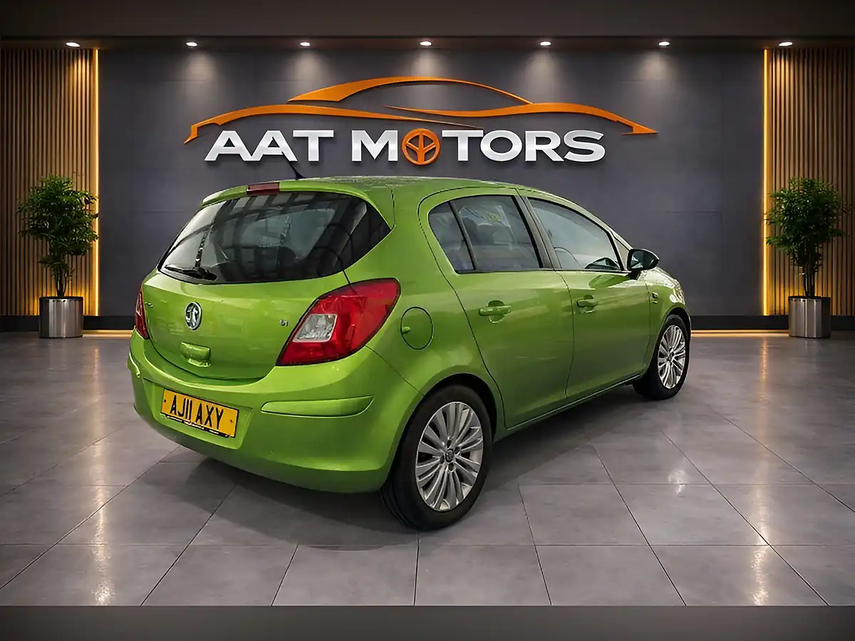Used 2011 Vauxhall Corsa Se Green - Interior and Exterior details 5