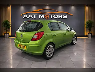 Used 2011 Vauxhall Corsa Se Green - Interior and Exterior details 7