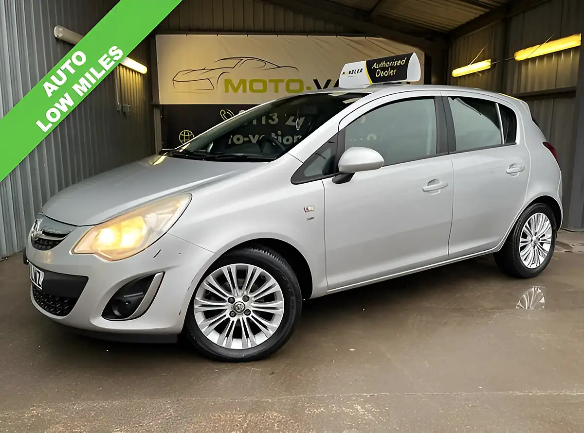 Used 2011 Vauxhall Corsa Se Silver - Front View