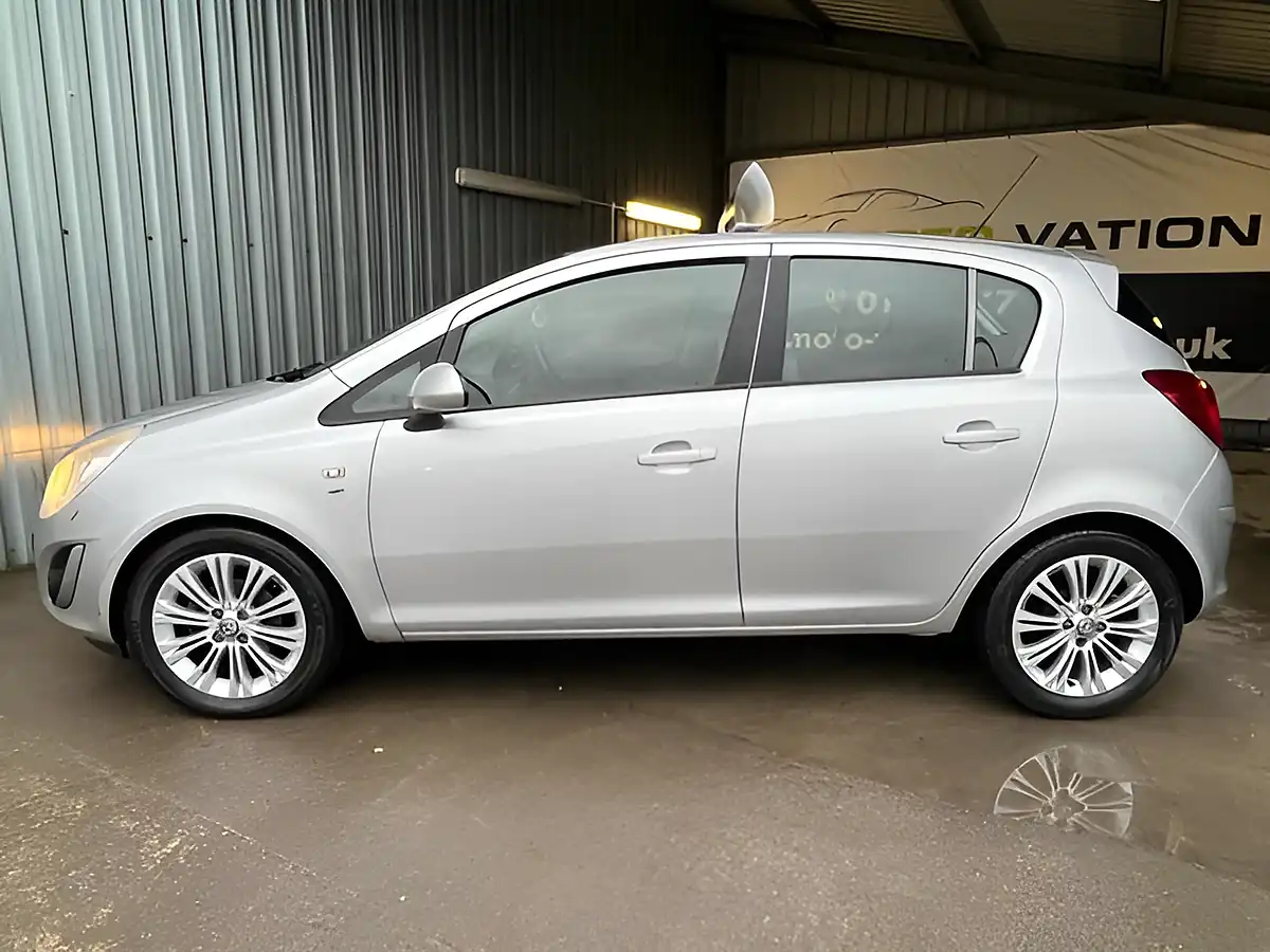 Used 2011 Vauxhall Corsa Se Silver - Interior and Exterior details 12