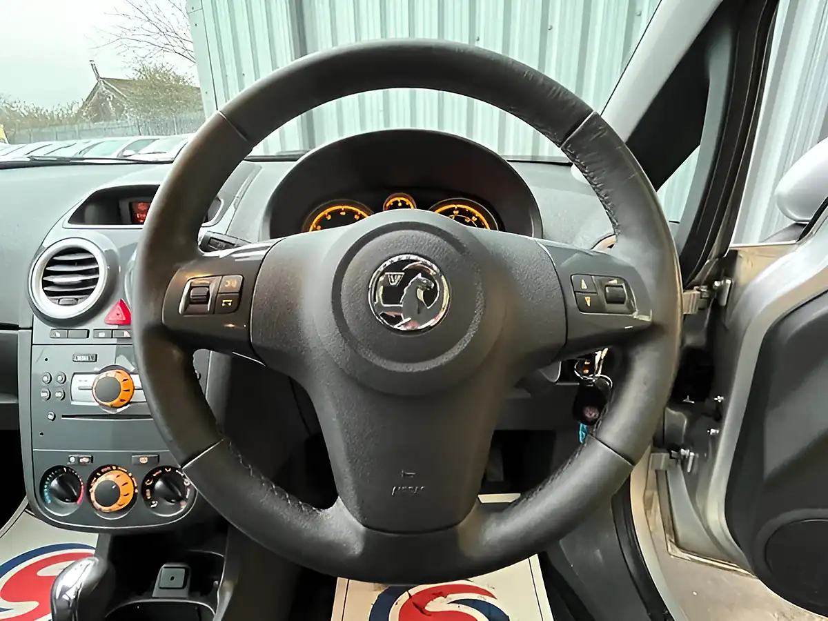 Used 2011 Vauxhall Corsa Se Silver - Interior and Exterior details 15