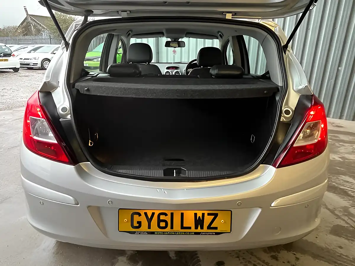 Used 2011 Vauxhall Corsa Se Silver - Interior and Exterior details 18
