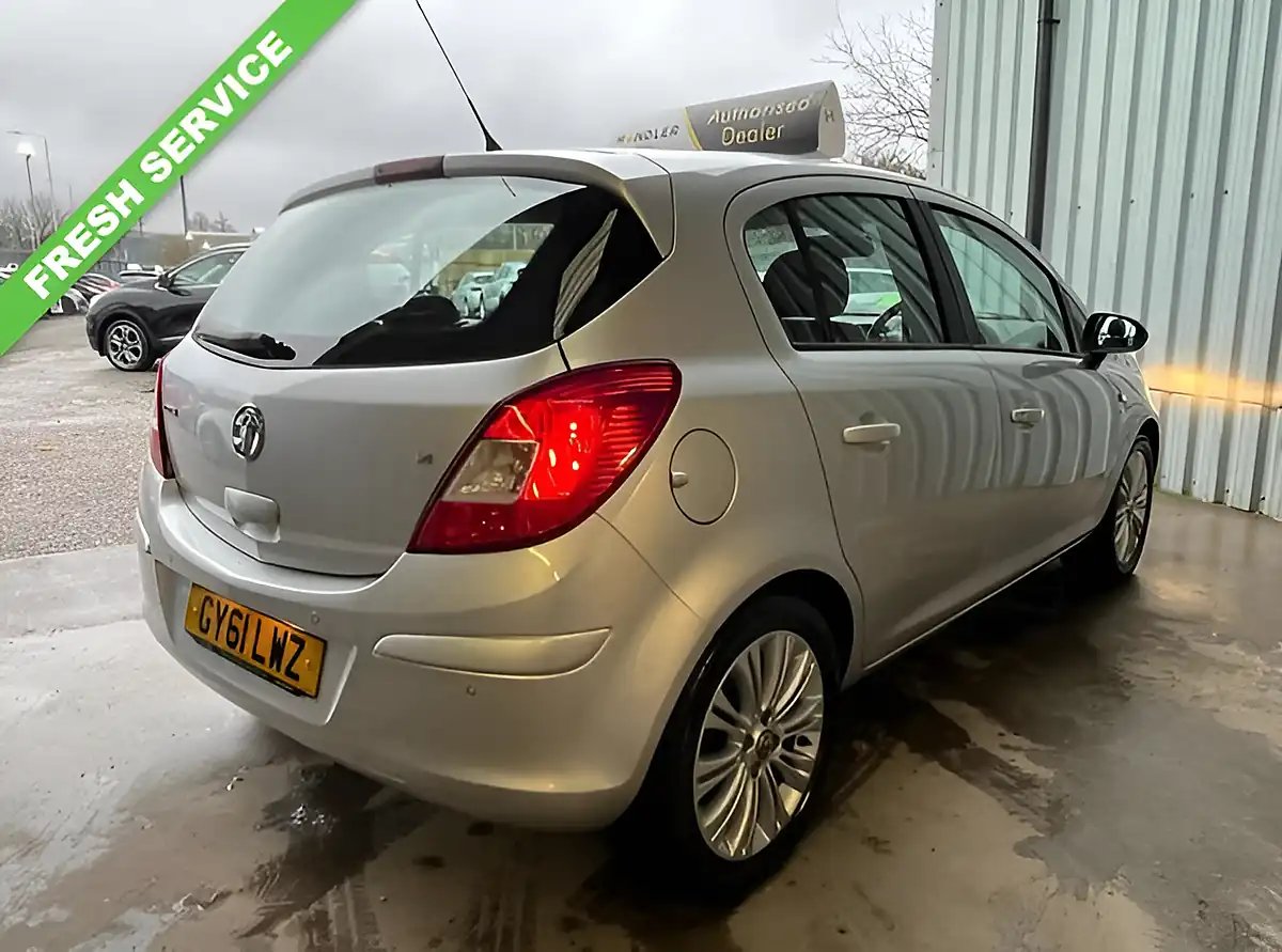 Used 2011 Vauxhall Corsa Se Silver - Interior and Exterior details 3