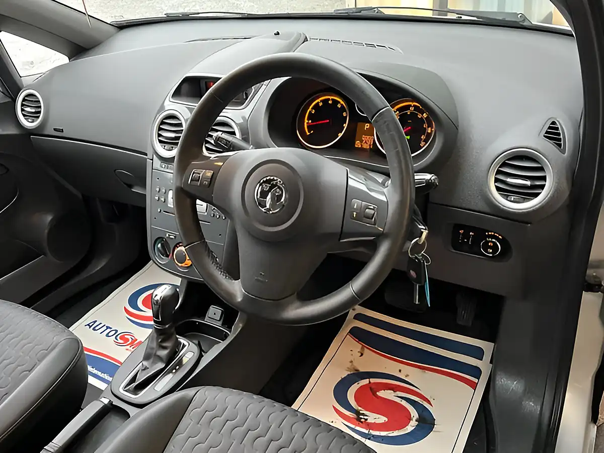 Used 2011 Vauxhall Corsa Se Silver - Interior and Exterior details 5