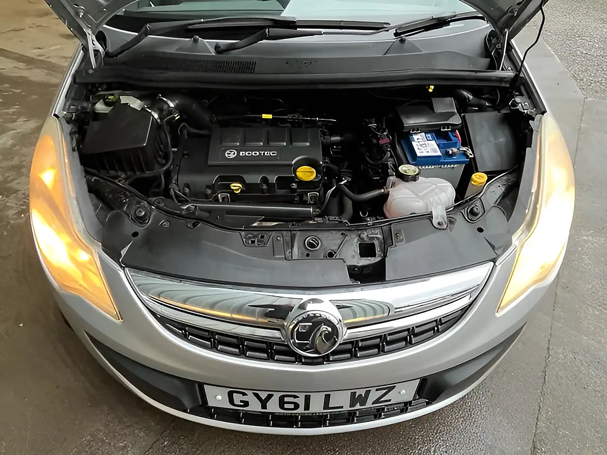 Used 2011 Vauxhall Corsa Se Silver - Interior and Exterior details 7