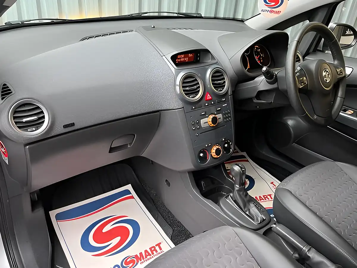 Used 2011 Vauxhall Corsa Se Silver - Interior and Exterior details 8