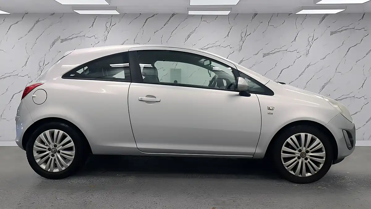 Used 2011 Vauxhall Corsa Se Silver - Interior and Exterior details 5