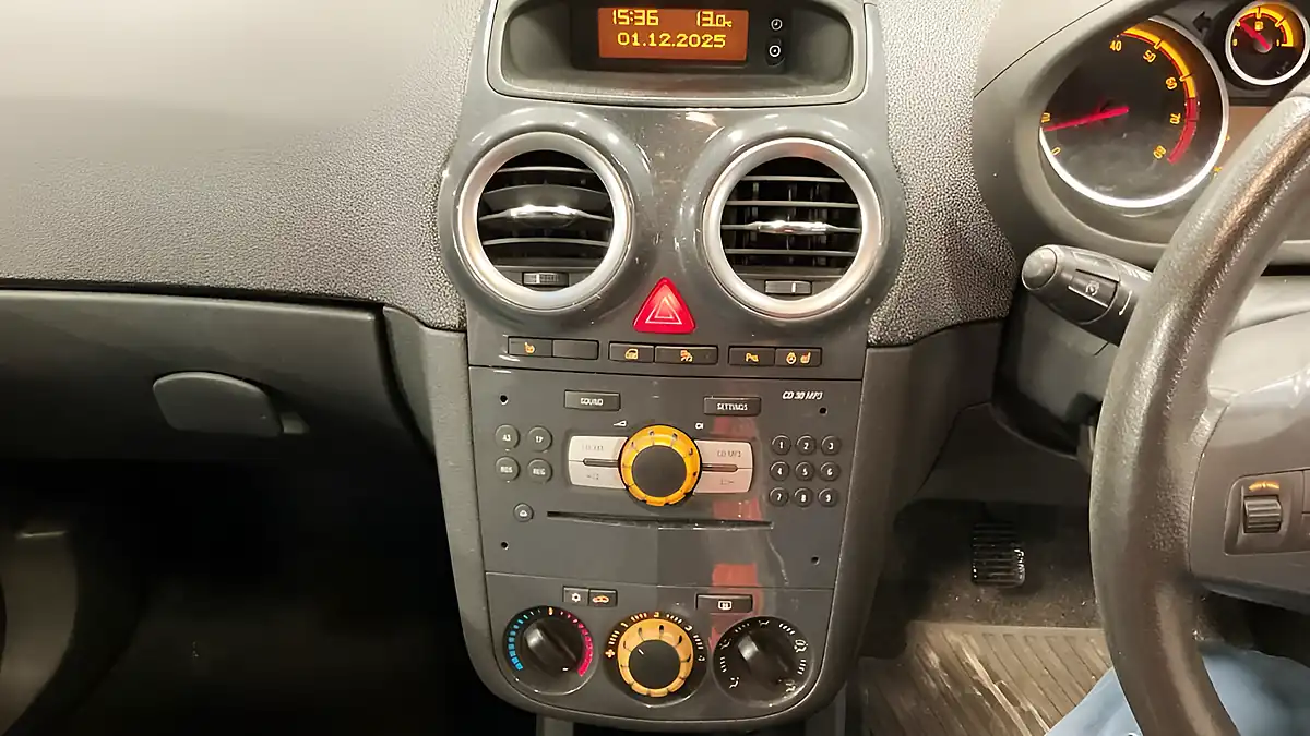 Used 2011 Vauxhall Corsa Se Silver - Interior and Exterior details 7