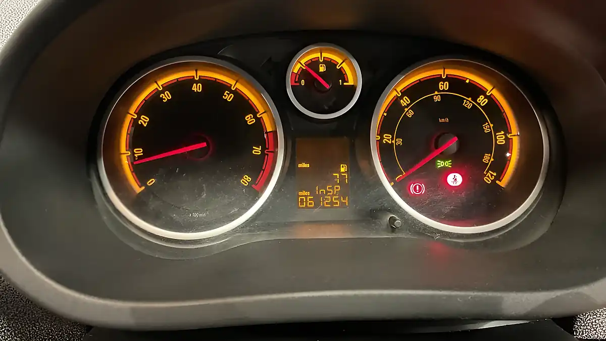 Used 2011 Vauxhall Corsa Se Silver - Interior and Exterior details 8